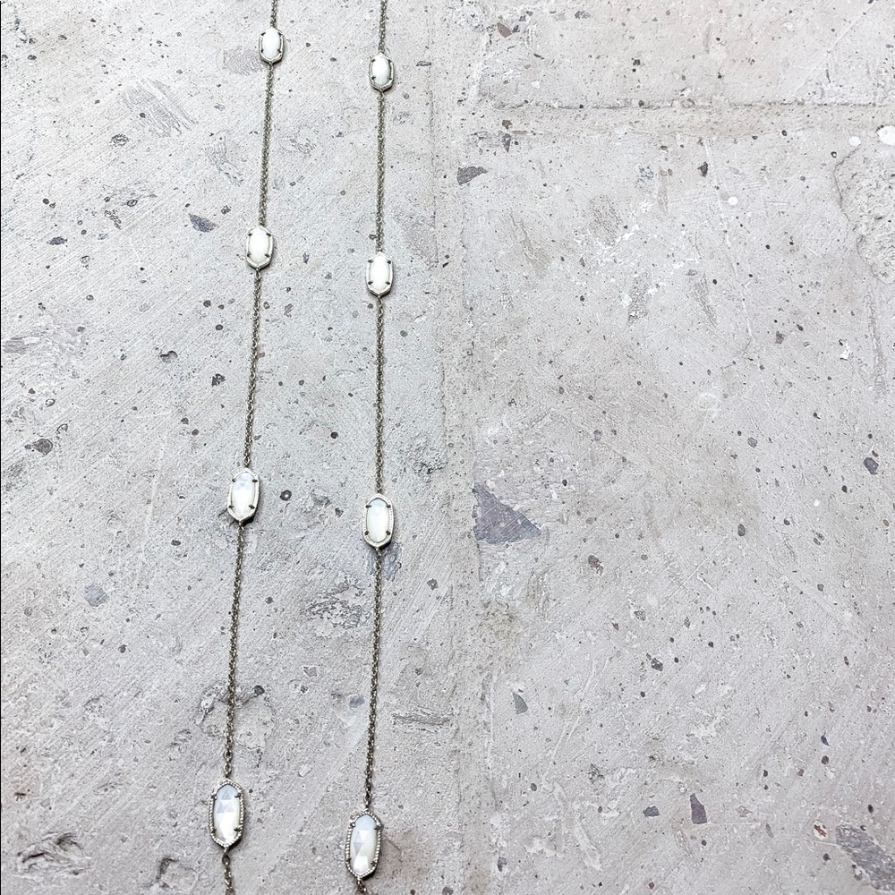 Kendra Scott: long necklace